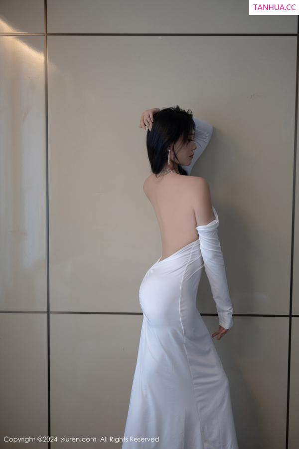 小娜比  [XiuRen]高清写真图 2024.09.05 No.9115 娜比 黑丝美腿第4张图片